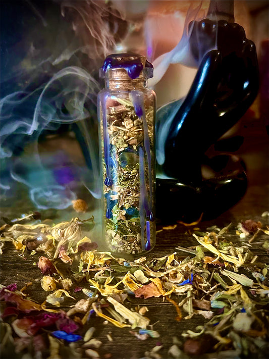 Black Hen’s Chainveil – Spell Jar for Breaking Old Patterns, Release, and Transformati